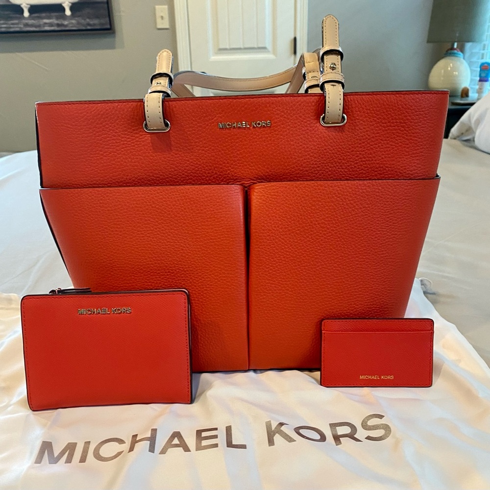 New Michael Kors Bedford Medium Faux Pebbled Leather Tote with Matching Wallet